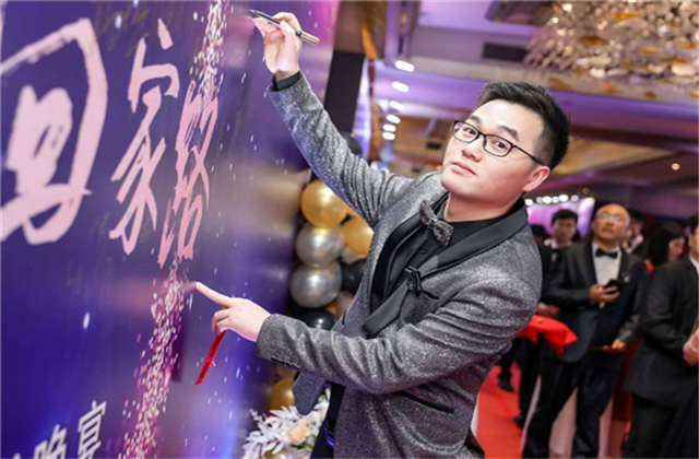 【高光“疫”事】勇敢逆行的特殊“网约车”——J9九游90后，用信念打通生命运输线